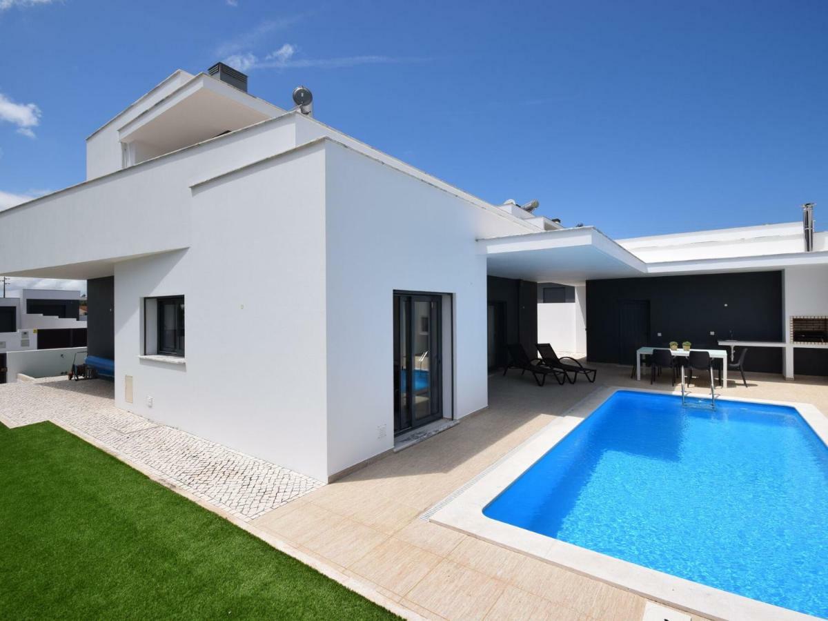 Modern Villa With Private Pool Near The Beautiful Beach Of Foz De Arelho Nadadouro Esterno foto